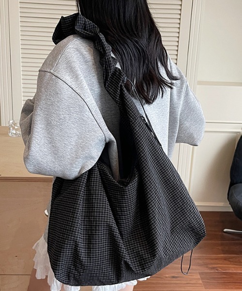 SHEPP(シープ)の「【大容量・A4サイズ対応可】ぽこぽこワッフルビッグギャザーショルダートート(ショルダーバッグ・レディース・グレー/ブラック/ブラウン・F)」の12枚目の写真
