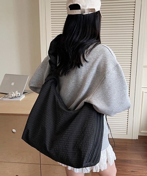 SHEPP(シープ)の「【大容量・A4サイズ対応可】ぽこぽこワッフルビッグギャザーショルダートート(ショルダーバッグ・レディース・グレー/ブラック/ブラウン・F)」の14枚目の写真