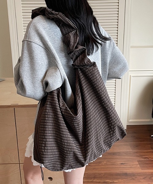SHEPP(シープ)の「【大容量・A4サイズ対応可】ぽこぽこワッフルビッグギャザーショルダートート(ショルダーバッグ・レディース・グレー/ブラック/ブラウン・F)」の17枚目の写真