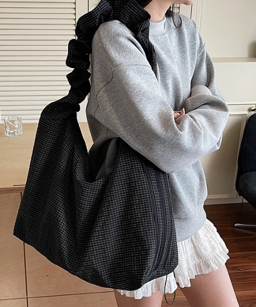 SHEPP(シープ)の「【大容量・A4サイズ対応可】ぽこぽこワッフルビッグギャザーショルダートート(ショルダーバッグ・レディース・グレー/ブラック/ブラウン・F)」の15枚目の写真