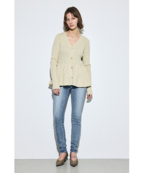 AZUL by moussy(アズールバイマウジー)の「ペプラムカーディガン(カーディガン/ボレロ・レディース・ブラック/アイボリー/グレー・FREE)」の8枚目の写真