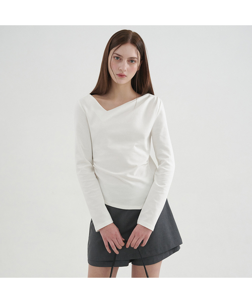 MICANE(ミケーネ)の「メリーシャーリングスリットTシャツ(Tシャツ/カットソー・レディース・ブラック/アイボリー/チャコール・SMALL/MEDIUM/LARGE/X-LARGE)」の2枚目の写真
