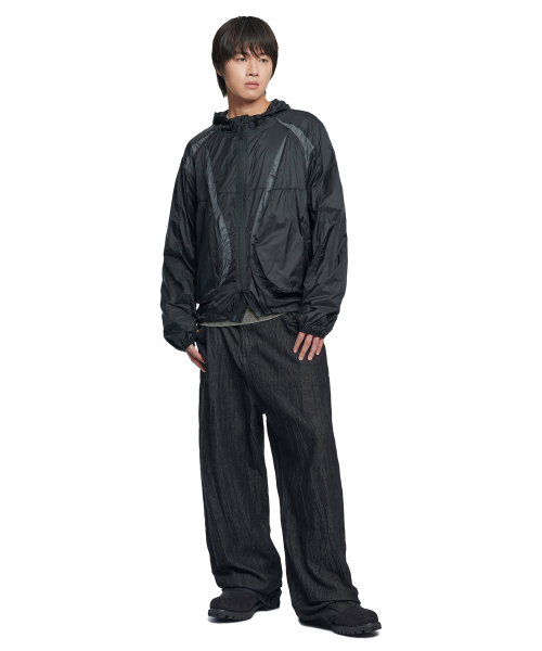 NOMANUAL（NOMANUAL）の「LIGHT SLASH JACKET - GLOSSY BLACK（ナイロンジャケット・レディース・その他・MEDIUM/LARGE/X-LARGE/SMALL）」の12枚目の写真