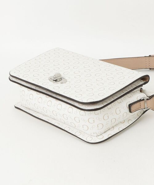 Guess(ゲス)の「BURNABY Mini Crossbody Flap ショルダーバッグ(ショルダーバッグ・レディース・ホワイト/ブラック・ONE SIZE)」の17枚目の写真