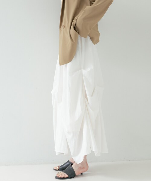 GALLEST(ギャレスト)の「ランダムタックスカート(スカート・レディース・ベージュ/オフホワイト・38)」の6枚目の写真