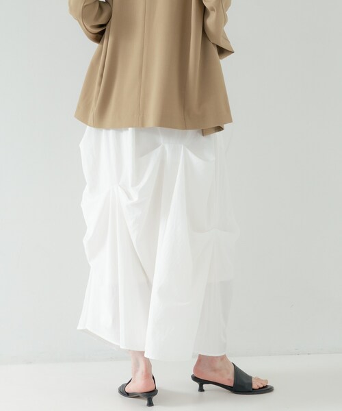 GALLEST(ギャレスト)の「ランダムタックスカート(スカート・レディース・ベージュ/オフホワイト・38)」の5枚目の写真