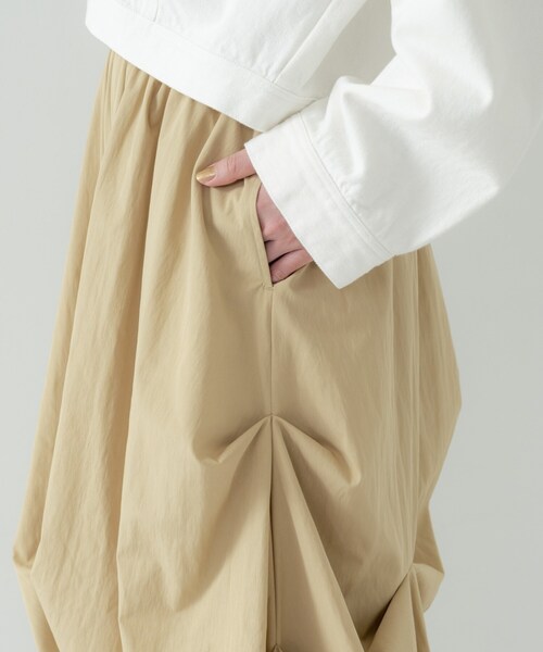 GALLEST(ギャレスト)の「ランダムタックスカート(スカート・レディース・ベージュ/オフホワイト・38)」の17枚目の写真