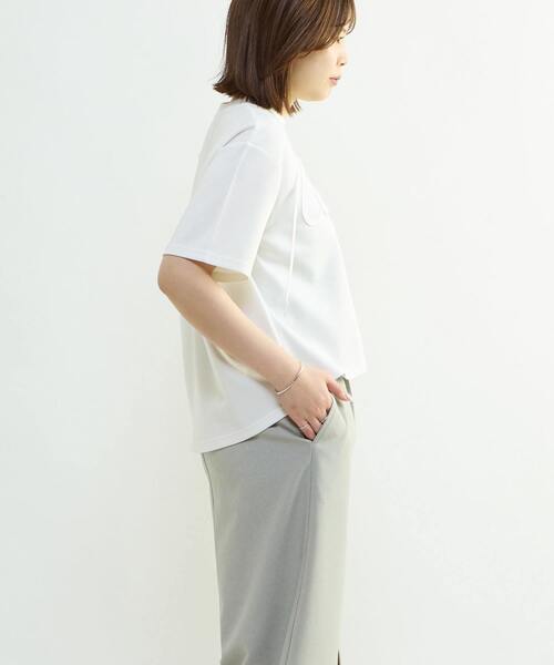CONVERSE TOKYO(コンバーストウキョウ)の「SPINDLE LOGO TUCK TEE(Tシャツ/カットソー・レディース・ブラック/杢グレー/ホワイト・FREE)」の15枚目の写真