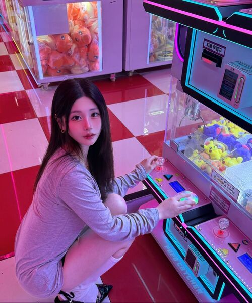 GILAARCHIVE（ギラアーカイブ）の「USA LOGO V NECK LONG SLEEVE_GREY（Tシャツ/カットソー・レディース・その他・FREE）」の9枚目の写真