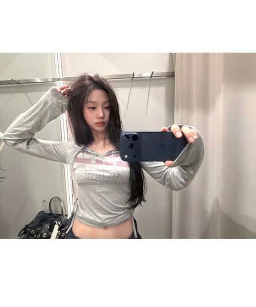 GILAARCHIVE（ギラアーカイブ）の「USA LOGO V NECK LONG SLEEVE_GREY（Tシャツ/カットソー・レディース・その他・FREE）」の11枚目の写真