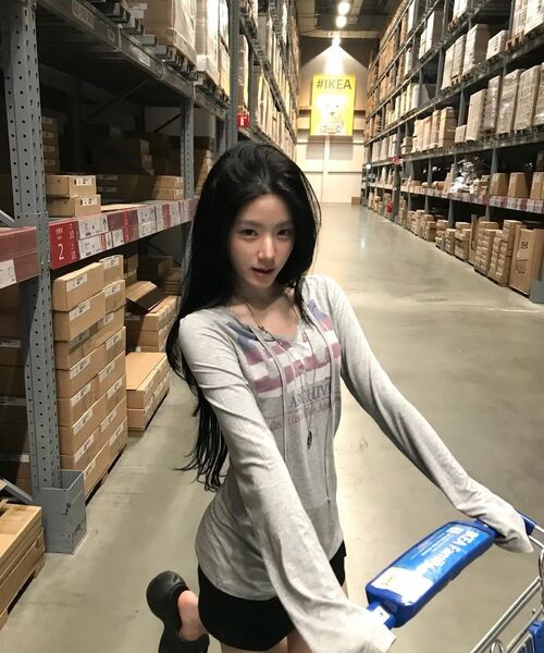 GILAARCHIVE（ギラアーカイブ）の「USA LOGO V NECK LONG SLEEVE_GREY（Tシャツ/カットソー・レディース・その他・FREE）」の12枚目の写真