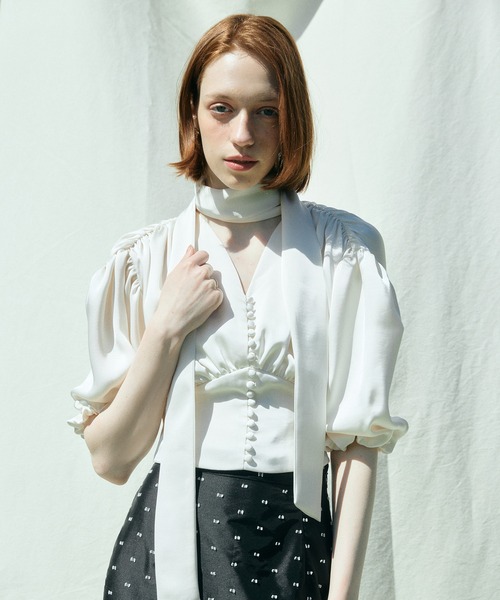 EIMY ISTOIRE(エイミーイストワール)の「EIMY MARIEE SATIN BLOUSE(シャツ/ブラウス・レディース・オフホワイト/ブラック・F)」の1枚目の写真