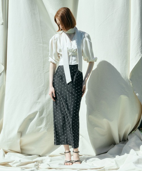 EIMY ISTOIRE(エイミーイストワール)の「EIMY MARIEE SATIN BLOUSE(シャツ/ブラウス・レディース・オフホワイト/ブラック・F)」の6枚目の写真