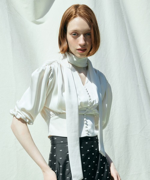EIMY ISTOIRE(エイミーイストワール)の「EIMY MARIEE SATIN BLOUSE(シャツ/ブラウス・レディース・オフホワイト/ブラック・F)」の3枚目の写真