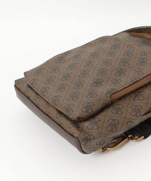 Guess（ゲス）の「MILANO Backpack Crossbody（ショルダーバッグ・メンズ・グレー/ブラウン・ONE SIZE）」の14枚目の写真