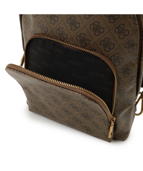 Guess（ゲス）の「MILANO Backpack Crossbody（ショルダーバッグ・メンズ・グレー/ブラウン・ONE SIZE）」の9枚目の写真
