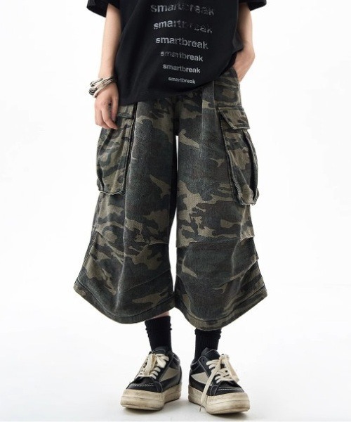 Vini(ヴィニ)の「韓国ストリート 迷彩ワイドカーゴハーフパンツ(デニムパンツ・レディース・グリーン・MEDIUM)」の1枚目の写真