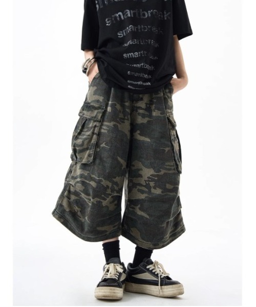Vini(ヴィニ)の「韓国ストリート 迷彩ワイドカーゴハーフパンツ(デニムパンツ・レディース・グリーン・MEDIUM)」の3枚目の写真