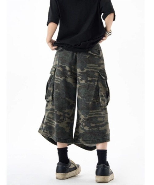 Vini(ヴィニ)の「韓国ストリート 迷彩ワイドカーゴハーフパンツ(デニムパンツ・レディース・グリーン・MEDIUM)」の9枚目の写真