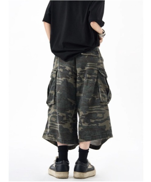 Vini(ヴィニ)の「韓国ストリート 迷彩ワイドカーゴハーフパンツ(デニムパンツ・レディース・グリーン・MEDIUM)」の8枚目の写真