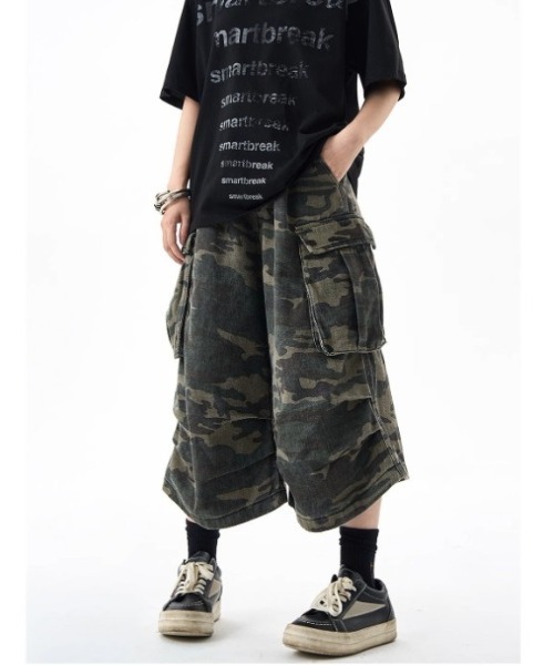 Vini(ヴィニ)の「韓国ストリート 迷彩ワイドカーゴハーフパンツ(デニムパンツ・レディース・グリーン・MEDIUM)」の6枚目の写真