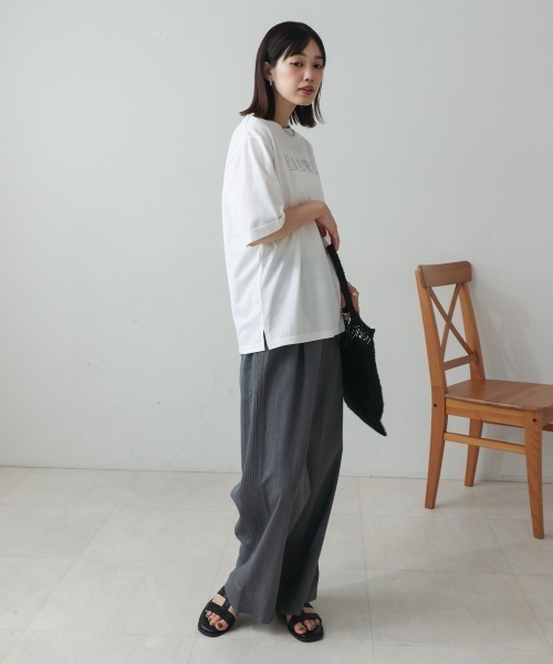 Bou Jeloud(ブージュルード)の「箔ストーンロゴTシャツ(Tシャツ/カットソー・レディース・チャコールグレー/オフホワイト/グレイッシュベージュ・FREE)」の9枚目の写真