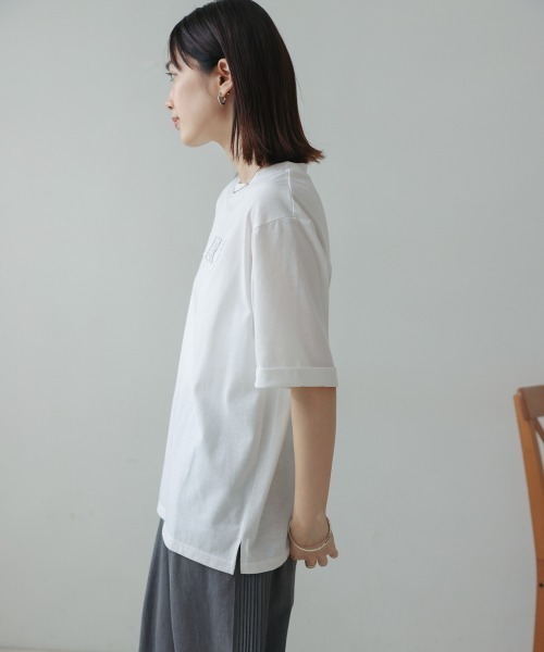 Bou Jeloud(ブージュルード)の「箔ストーンロゴTシャツ(Tシャツ/カットソー・レディース・チャコールグレー/オフホワイト/グレイッシュベージュ・FREE)」の10枚目の写真