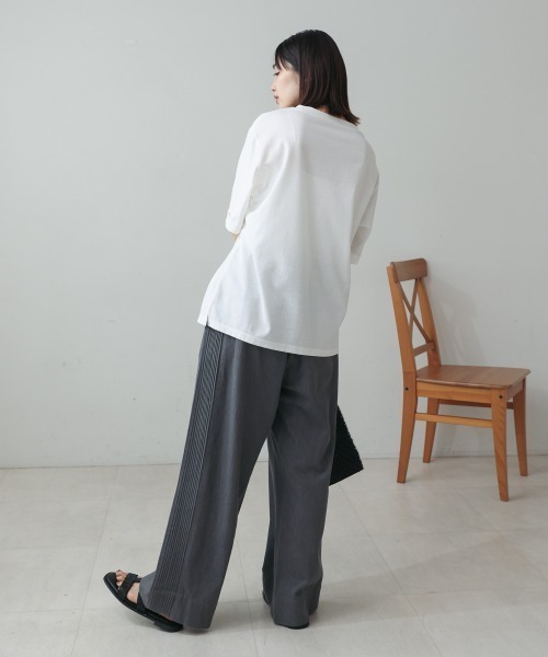 Bou Jeloud(ブージュルード)の「箔ストーンロゴTシャツ(Tシャツ/カットソー・レディース・チャコールグレー/オフホワイト/グレイッシュベージュ・FREE)」の13枚目の写真