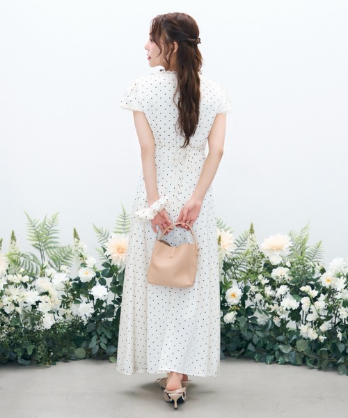 krahe(クレーエ)の「ドット柄Vネックレースワンピース / シュシュ付き(ワンピース・レディース・ブラック/ホワイト・FREE)」の17枚目の写真