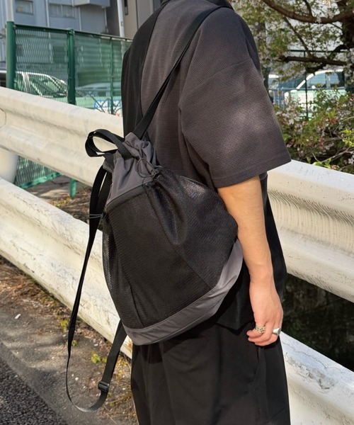 KEBOZ(ケボズ)の「KNAPSACK(バックパック/リュック・メンズ・チャコールグレー/レッド・FREE)」の2枚目の写真