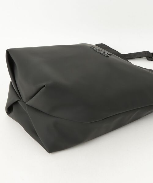 Vivienne Westwood MAN（ヴィヴィアンウエストウッドマン）の「COATED FABRIC SMALL CROSSBODY（ショルダーバッグ・メンズ・ブラック・FREE）」の3枚目の写真