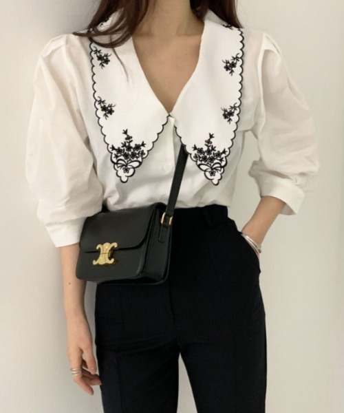 Belle Cie(ベルシー)の「配色刺繍×立体ビッグカラーが主役♪サテン素材の半袖ブラウス|顔まわり華やぐ大人フェミニン(シャツ/ブラウス・レディース・ホワイト/ブラック・FREE)」の1枚目の写真