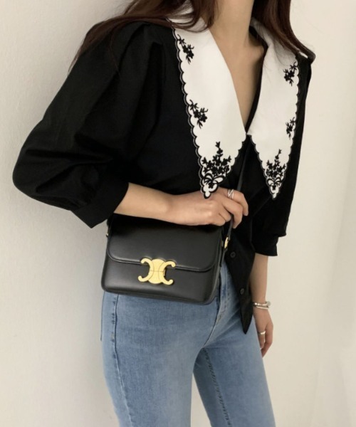 Belle Cie(ベルシー)の「配色刺繍×立体ビッグカラーが主役♪サテン素材の半袖ブラウス|顔まわり華やぐ大人フェミニン(シャツ/ブラウス・レディース・ホワイト/ブラック・FREE)」の4枚目の写真