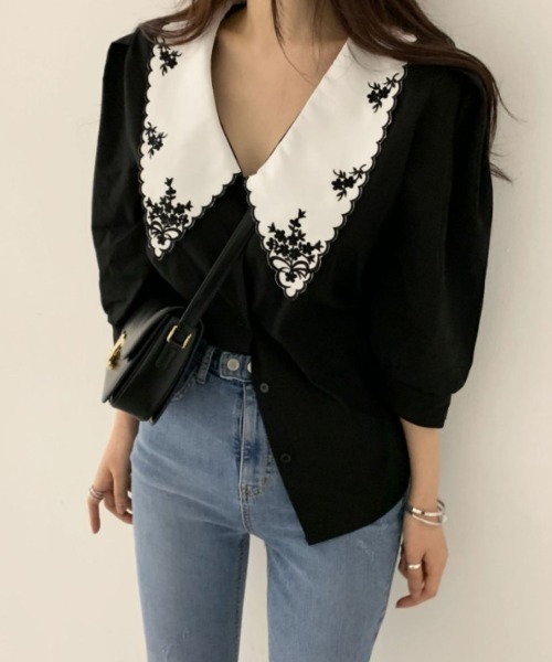 Belle Cie(ベルシー)の「配色刺繍×立体ビッグカラーが主役♪サテン素材の半袖ブラウス|顔まわり華やぐ大人フェミニン(シャツ/ブラウス・レディース・ホワイト/ブラック・FREE)」の5枚目の写真