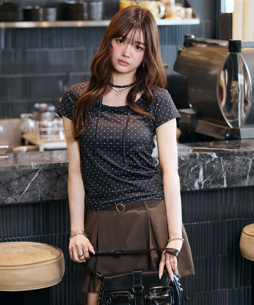 muet.（ミュエ）の「チョーカー付きコンパクトシルエットドット柄Tシャツ（Tシャツ/カットソー・レディース・グレー/オフホワイト/ブラック・MEDIUM/LARGE）」の16枚目の写真