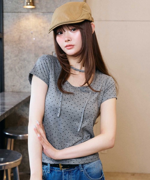 muet.（ミュエ）の「チョーカー付きコンパクトシルエットドット柄Tシャツ（Tシャツ/カットソー・レディース・グレー/オフホワイト/ブラック・MEDIUM/LARGE）」の8枚目の写真