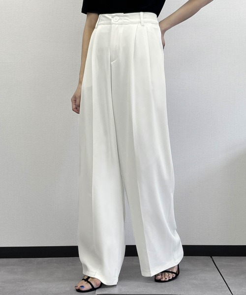 LOWO(ロワ)の「【S~2Lサイズ展開】タック入りセンタープレスワイドスラックスパンツ(スラックス・レディース・アイボリー/ブラック/グレー/オフホワイト・S/2L/L/M)」の8枚目の写真