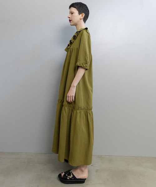 MARECHAL TERRE（マルシャルテル）の「フリルカラーティアードワンピース（ワンピース・レディース・ブルー/グリーン/マスタード/ブラック・MEDIUM）」の20枚目の写真
