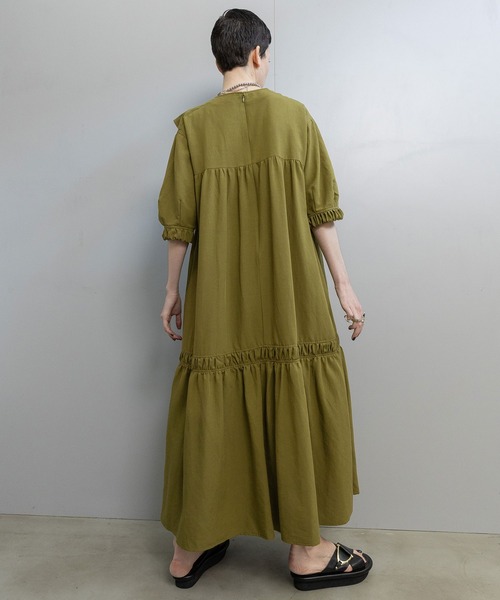 MARECHAL TERRE（マルシャルテル）の「フリルカラーティアードワンピース（ワンピース・レディース・ブルー/グリーン/マスタード/ブラック・MEDIUM）」の21枚目の写真