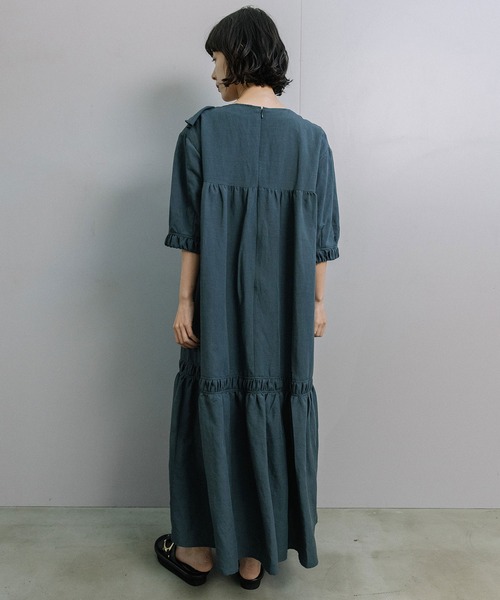 MARECHAL TERRE（マルシャルテル）の「フリルカラーティアードワンピース（ワンピース・レディース・ブルー/グリーン/マスタード/ブラック・MEDIUM）」の6枚目の写真