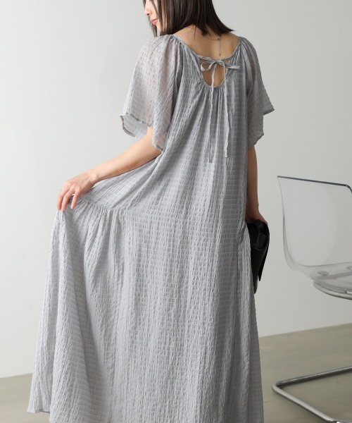 Bab(バブ)の「【選べるサイズ展開】前後2WAYシアーサッカーラメティアードワンピース(ワンピース・レディース・ネイビー/グレー/ベージュ・S/M)」の2枚目の写真