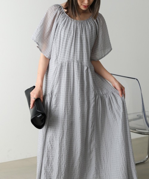 Bab(バブ)の「【選べるサイズ展開】前後2WAYシアーサッカーラメティアードワンピース(ワンピース・レディース・ネイビー/グレー/ベージュ・S/M)」の9枚目の写真