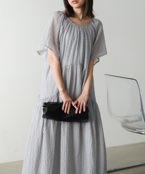 Bab(バブ)の「【選べるサイズ展開】前後2WAYシアーサッカーラメティアードワンピース(ワンピース・レディース・ネイビー/グレー/ベージュ・S/M)」の13枚目の写真