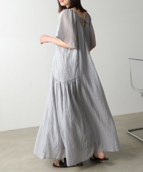Bab(バブ)の「【選べるサイズ展開】前後2WAYシアーサッカーラメティアードワンピース(ワンピース・レディース・ネイビー/グレー/ベージュ・S/M)」の14枚目の写真
