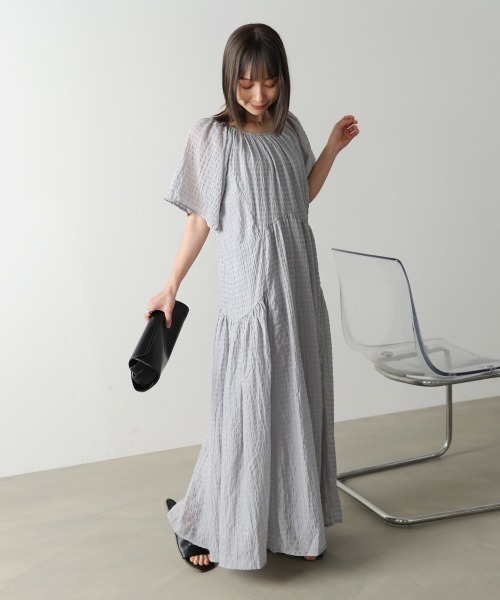 Bab(バブ)の「【選べるサイズ展開】前後2WAYシアーサッカーラメティアードワンピース(ワンピース・レディース・ネイビー/グレー/ベージュ・S/M)」の16枚目の写真