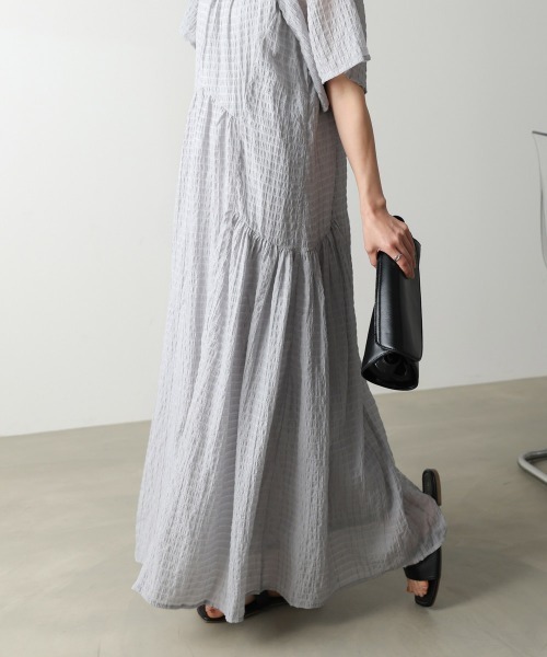 Bab(バブ)の「【選べるサイズ展開】前後2WAYシアーサッカーラメティアードワンピース(ワンピース・レディース・ネイビー/グレー/ベージュ・S/M)」の17枚目の写真
