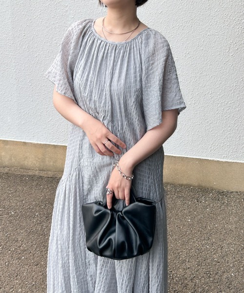 Bab(バブ)の「【選べるサイズ展開】前後2WAYシアーサッカーラメティアードワンピース(ワンピース・レディース・ネイビー/グレー/ベージュ・S/M)」の7枚目の写真