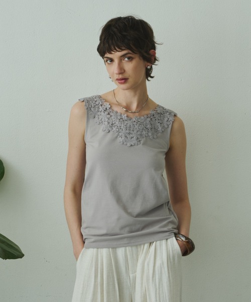 Plumel(プルメル)の「Round Lace Neck Tank Top / ラウンドレースネックタンクトップ(Tシャツ/カットソー・レディース・ブラック/グレー/オフホワイト・MEDIUM)」の3枚目の写真
