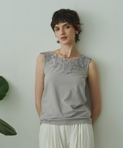 Plumel(プルメル)の「Round Lace Neck Tank Top / ラウンドレースネックタンクトップ(Tシャツ/カットソー・レディース・ブラック/グレー/オフホワイト・MEDIUM)」の10枚目の写真