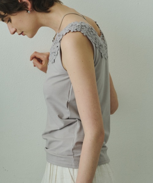 Plumel(プルメル)の「Round Lace Neck Tank Top / ラウンドレースネックタンクトップ(Tシャツ/カットソー・レディース・ブラック/グレー/オフホワイト・MEDIUM)」の6枚目の写真
